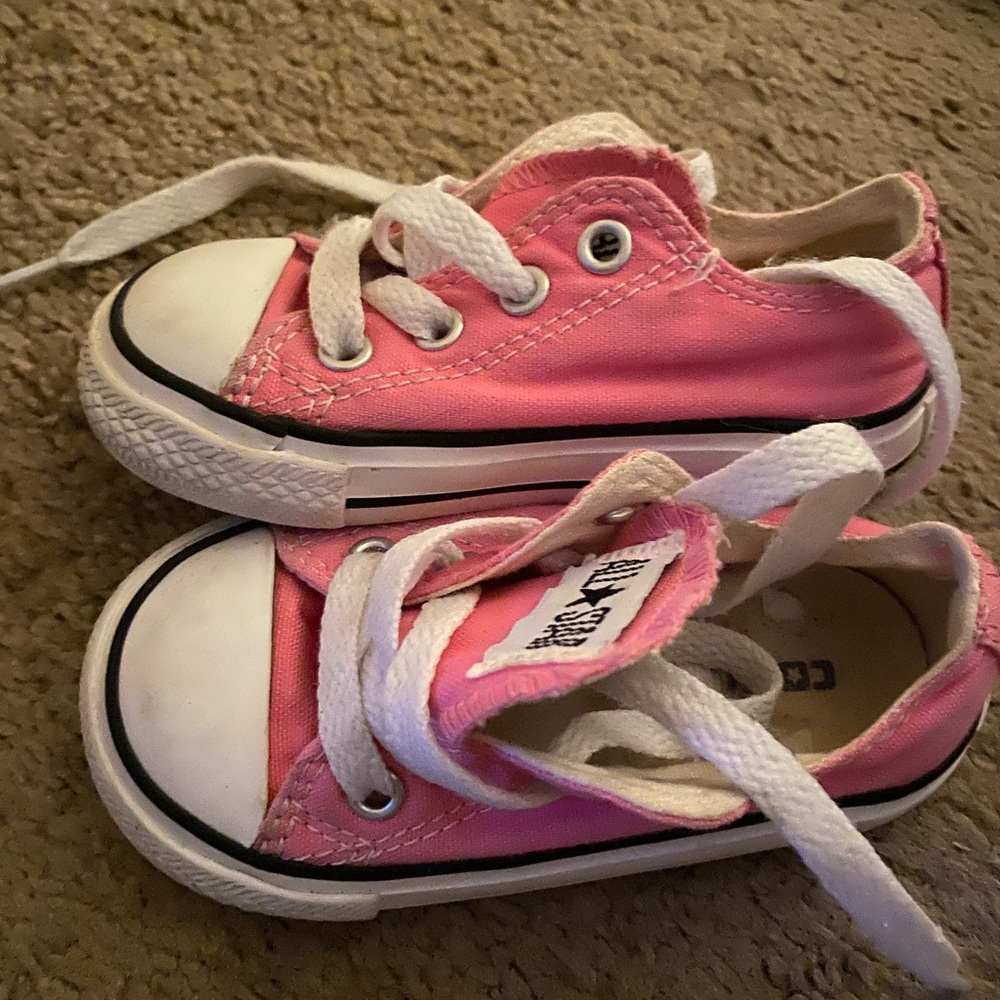 Pink Converse - Picture 2 of 2